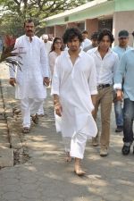 sonu nigam_s mom_s funeral in Mumbai on 1st March 2013 (1).JPG